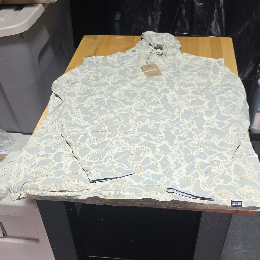 Patagonia Sage Green & Cream Printed Hooded Pullover